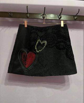 Falda Desigual Negra y Roja