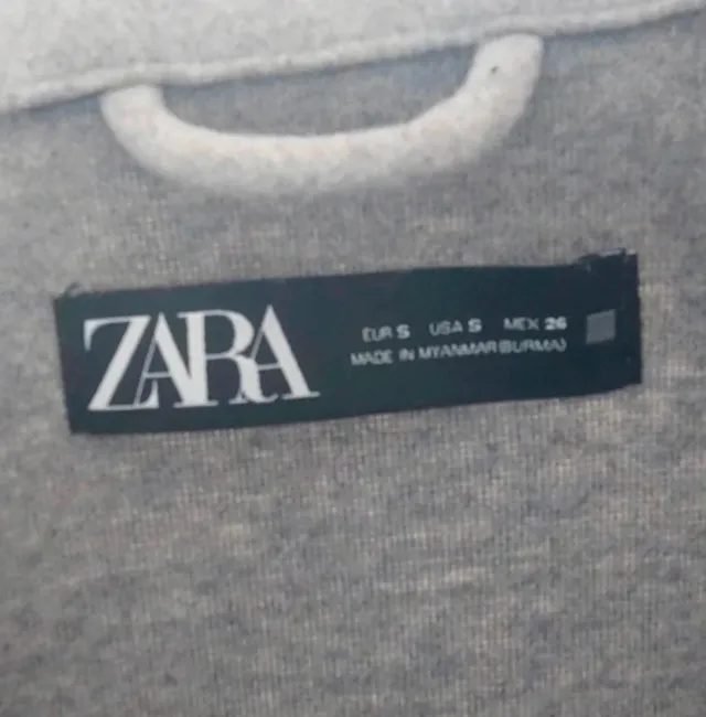 Abrigo Zara gris con cinturón