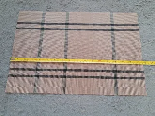 Tappetino copri-cassettiera/comodino beige/nero