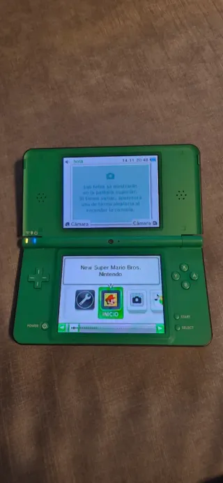 Nintendo DSi XL Verde