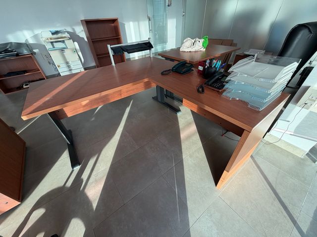 Mesa de oficina madera y metal