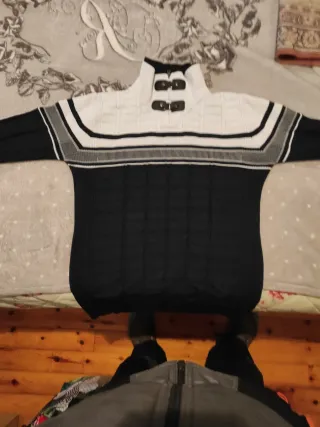 Jersey cuello alto negro y blanco