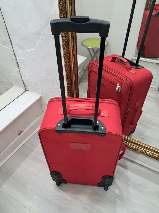 Maleta de viaje roja