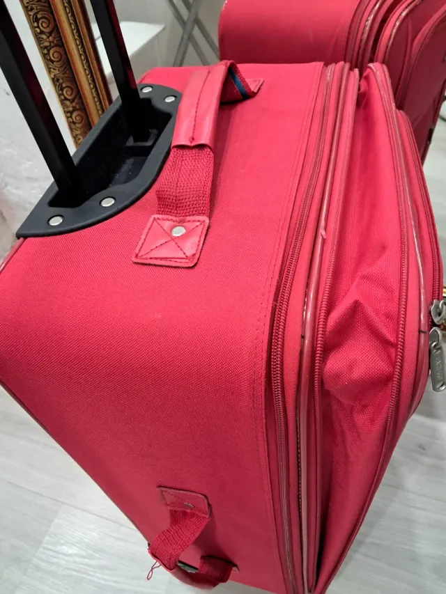 Maleta de viaje roja