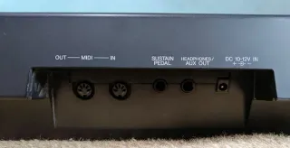 Yamaha PSR-310 con MIDI y soporte