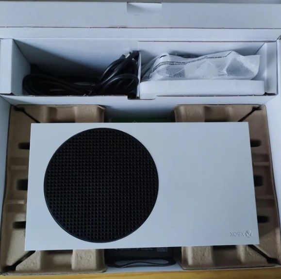 Xbox Series S Blanca + Mando