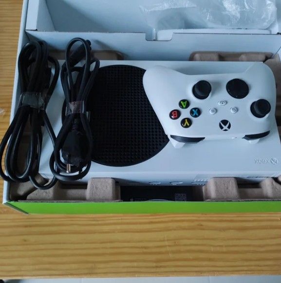 Xbox Series S Blanca + Mando