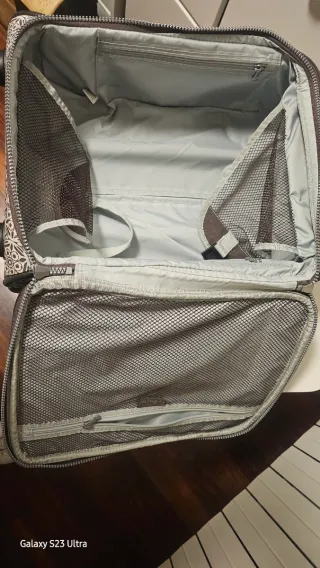 Maleta de viaje Kipling beige y marrón