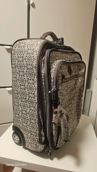 Maleta de viaje Kipling beige y marrón