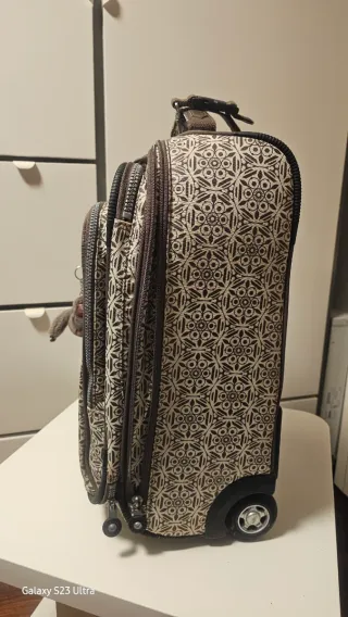 Maleta de viaje Kipling beige y marrón