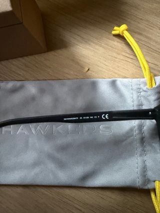 Gafas de sol Hawkers negras y rosas