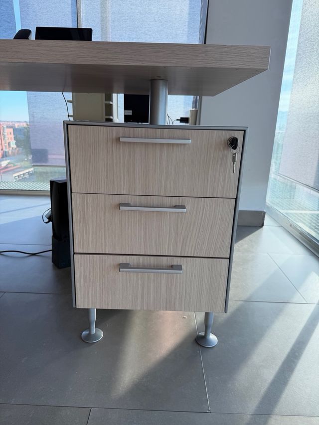 Mesa de oficina y despacho madera