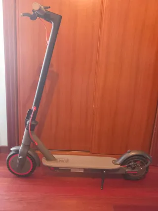 Patinete Eléctrico Gris muy poco uso