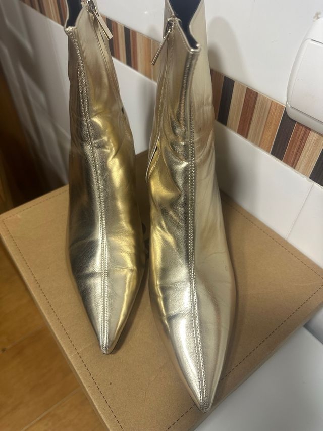 Botines dorados CORINA
