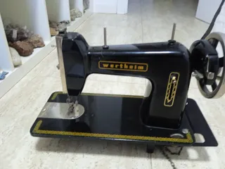 Máquina de coser Wertheim negra
