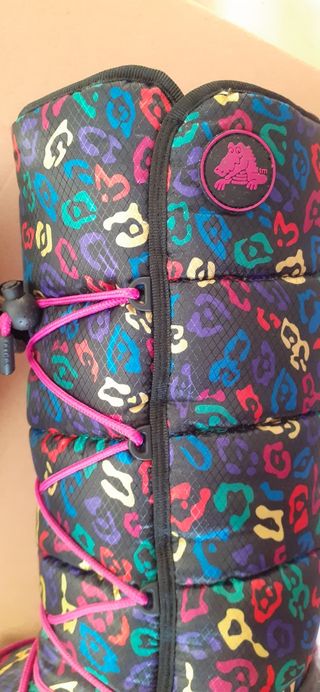 Botas de Nieve Crocs Multicolor con Cordones Rosas