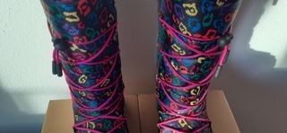 Botas de Nieve Crocs Multicolor con Cordones Rosas