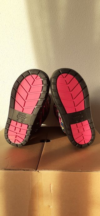 Botas de Nieve Crocs Multicolor con Cordones Rosas