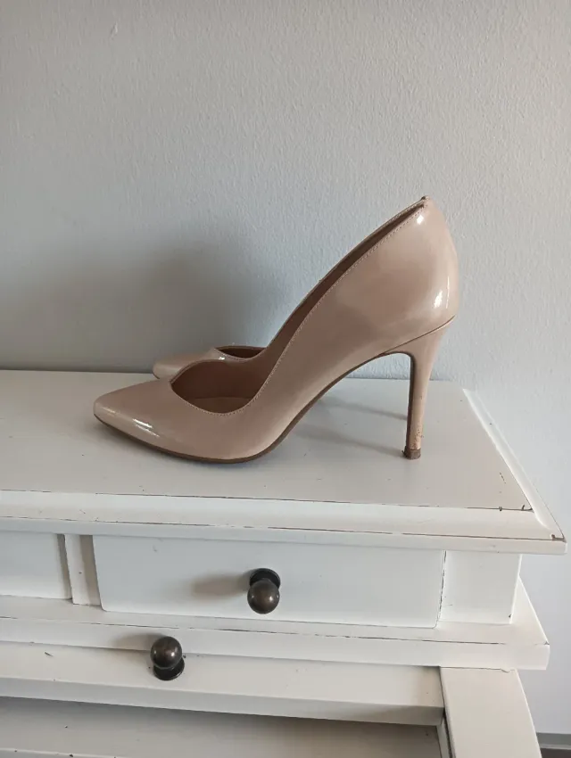 Zapatos de tacón charol nude