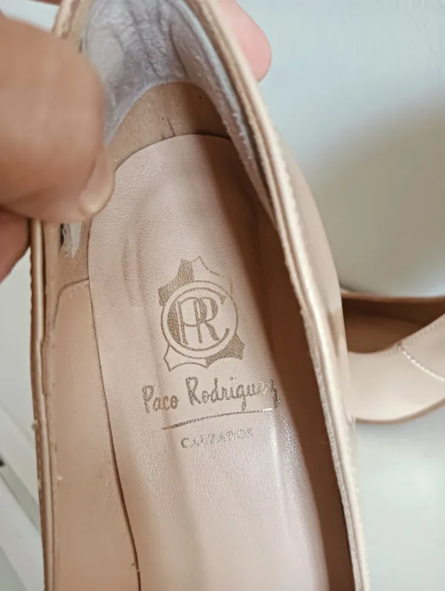 Zapatos de tacón charol nude