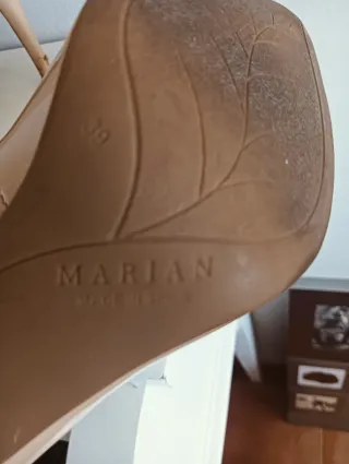 Zapatos de tacón charol nude