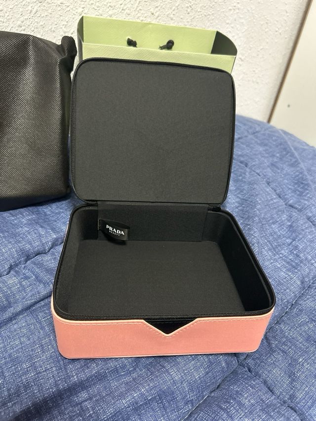 Pack PRADA Beauty: Estuche + Bolsa + Shopper