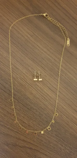 Conjunto cadena y pendientes dorados