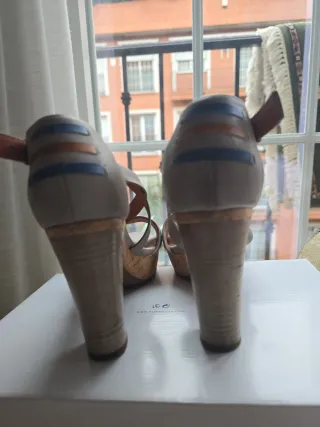 Sandalias Geox grises con detalles