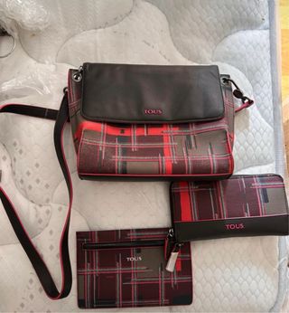 Bolso y cartera Tous cuadros rojo y negro