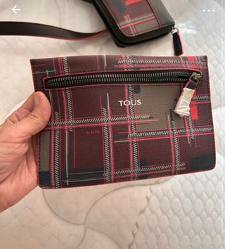 Bolso y cartera Tous cuadros rojo y negro