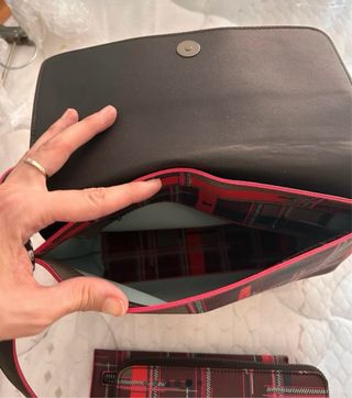 Bolso y cartera Tous cuadros rojo y negro