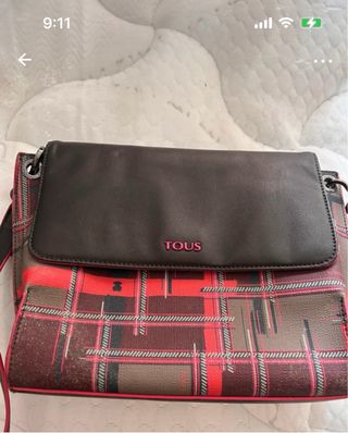 Bolso y cartera Tous cuadros rojo y negro