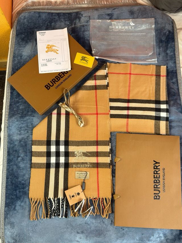 Bufanda Burberry Beige con caja y borsa