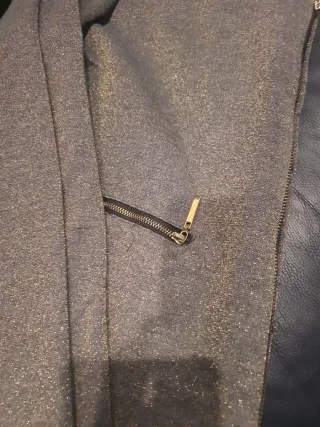 Chaqueta corta marron dorada con cremallera