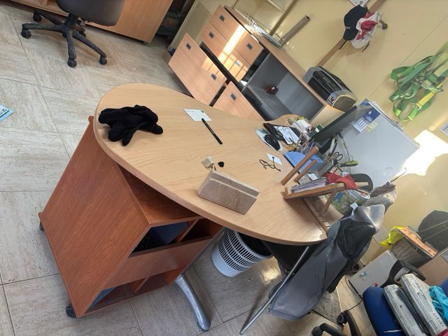 Mesa de oficina/casa madera y metal