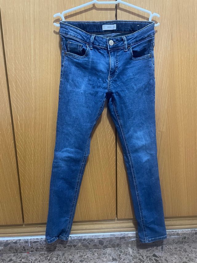 Pantalón vaquero azul skinny de Mango