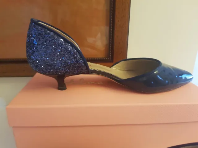Zapatos de fiesta azules con brillos