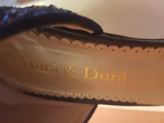 Zapatos de fiesta azules con brillos