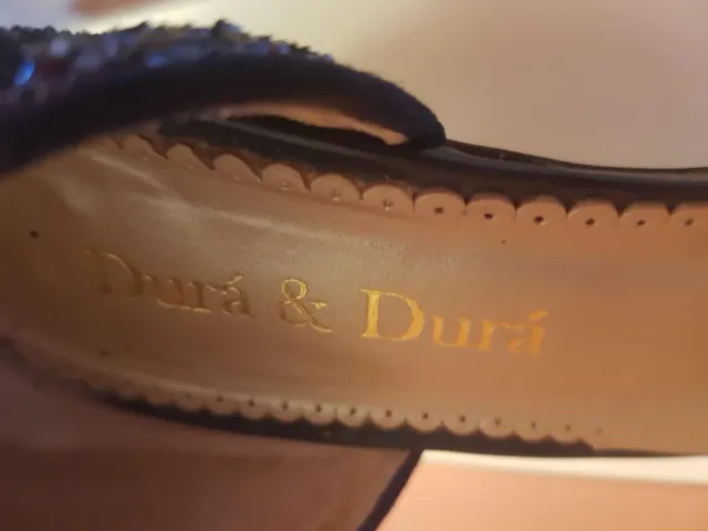 Zapatos de fiesta azules con brillos