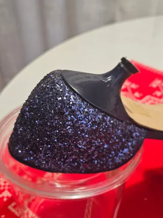 Zapatos de fiesta azules con brillos