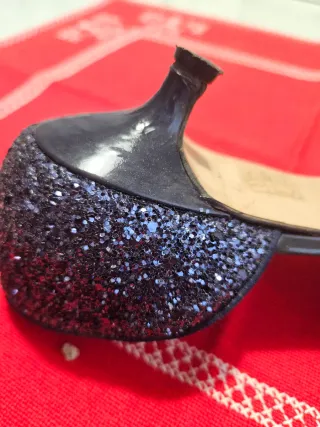 Zapatos de fiesta azules con brillos