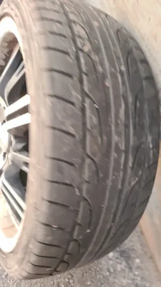 Llantas de aleación con neumáticos son 3