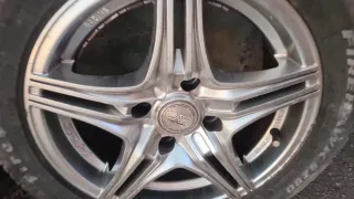 Llantas de aleación con neumáticos son 3