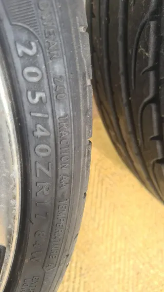 Llantas de aleación con neumáticos son 3