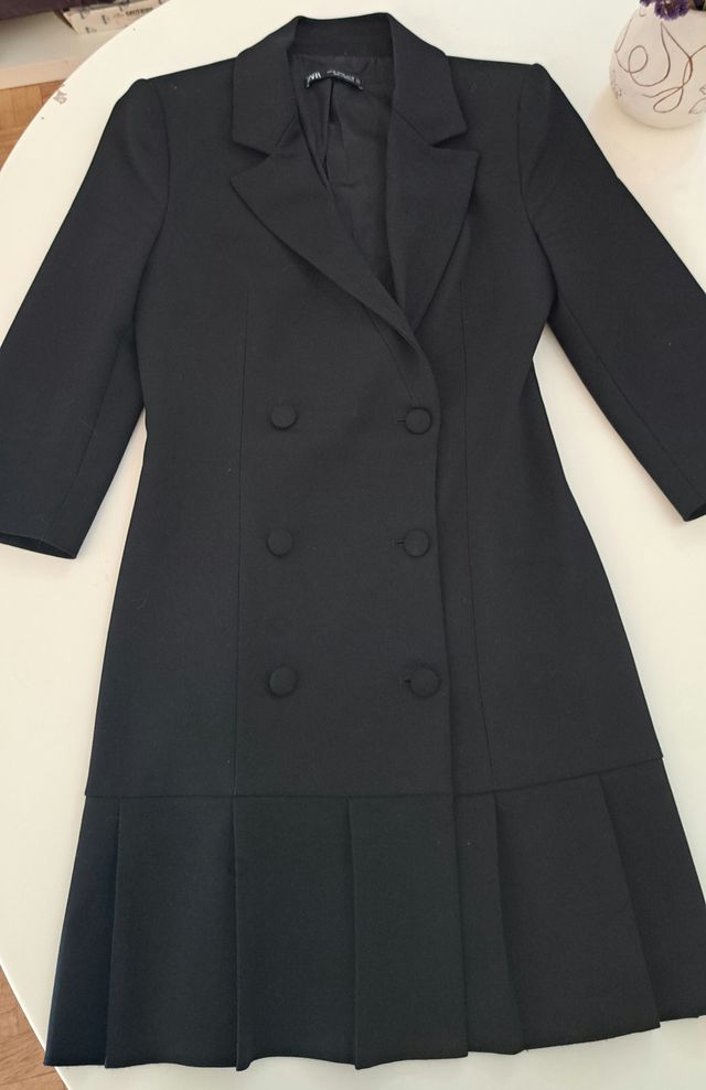 Vestido negro tipo blazer Zara