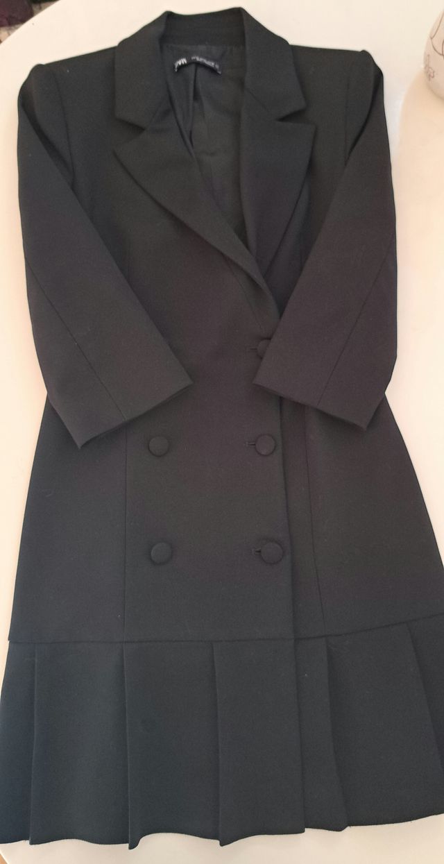 Vestido negro tipo blazer Zara