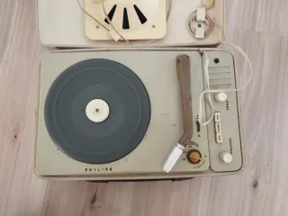 Tocadiscos Philips antiguo.No funciona.