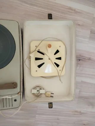 Tocadiscos Philips antiguo.No funciona.