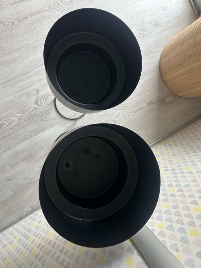 2 Maceteros Negros Metálicos