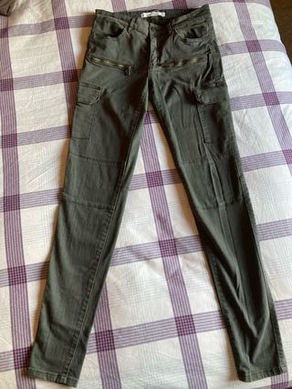Pantalón pitillo Mango verde militar